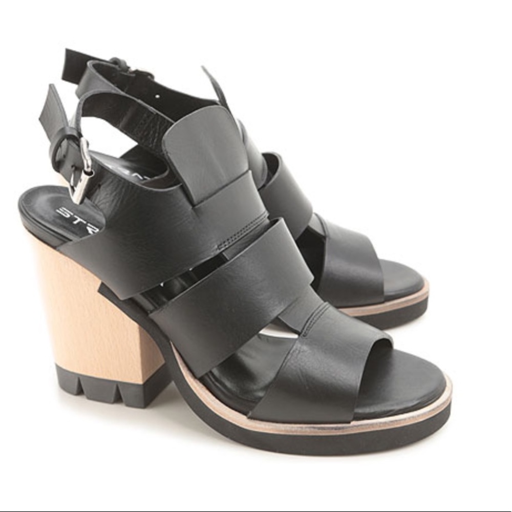 Strategia wedge sandal